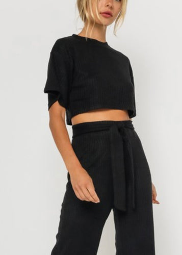 ribbed mock neck crop top (black)