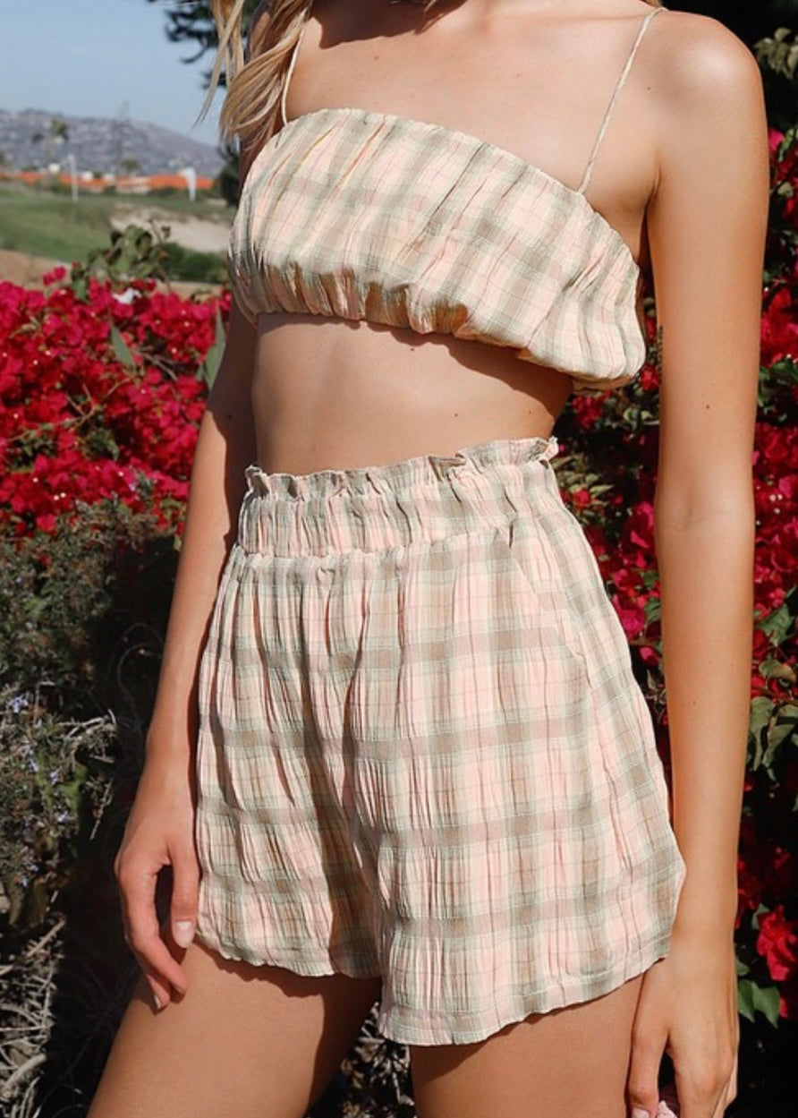 plaid shorts (peach/olive)